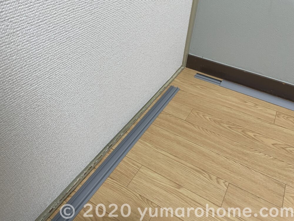 「床用モール」を使って、コンセントの位置に左右されないレイアウトの部屋を作る! | ゆうまろほーむの日常